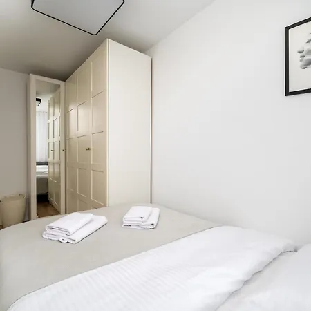 Apartamento Metro Kondratowicza Stylish By Bookinghost